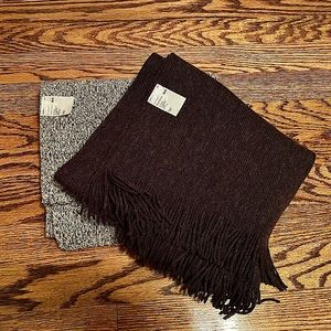 2 Uniqlo Men’s scarves